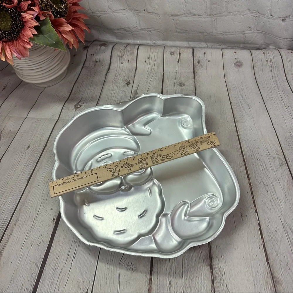 vtg 1982 Wilton Metal Baking cake Pan santa naughty nice list christmas cottage